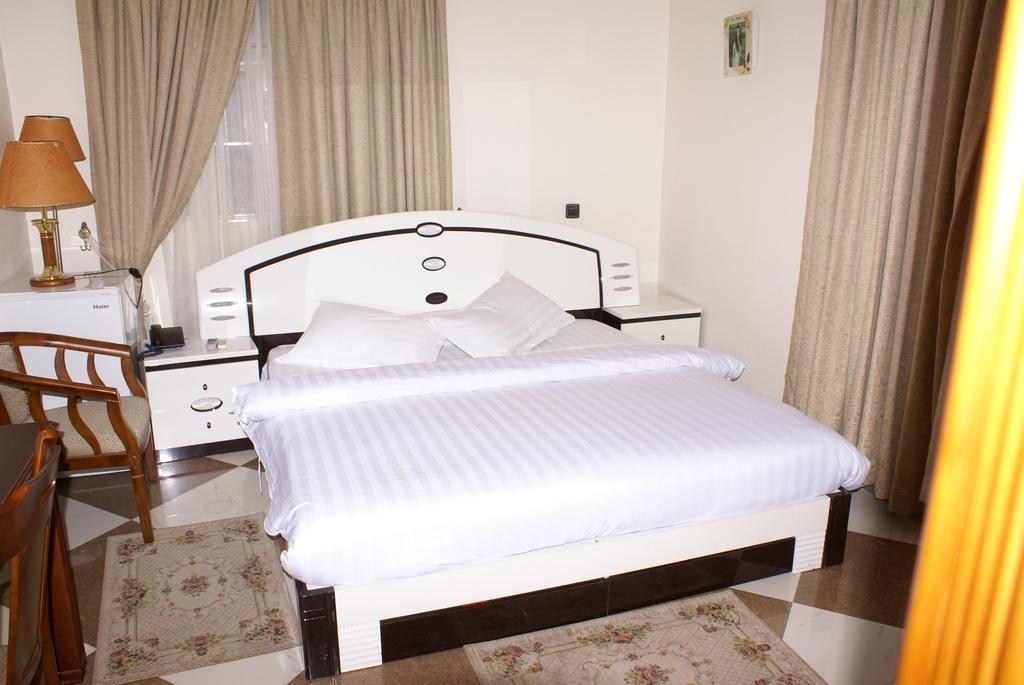 Lush Garden Hotel Arusha Room photo